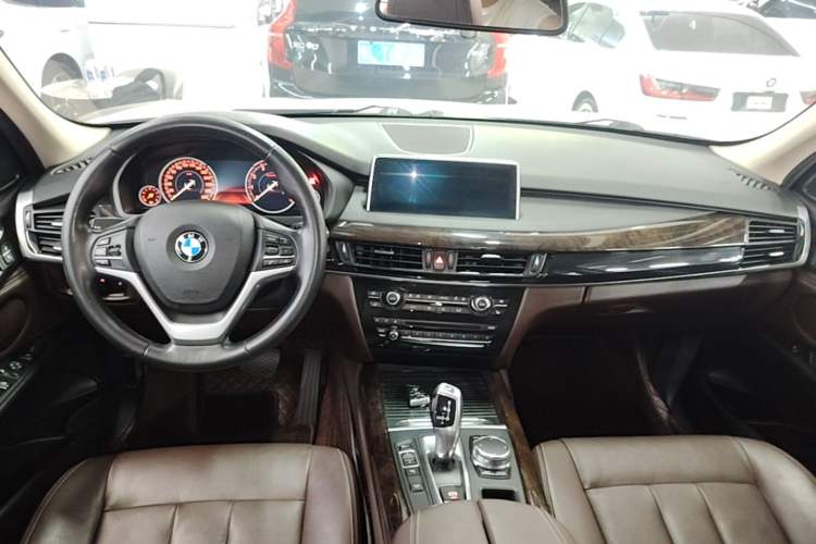 Used BMW X5 2018 xDrive28i Center Console