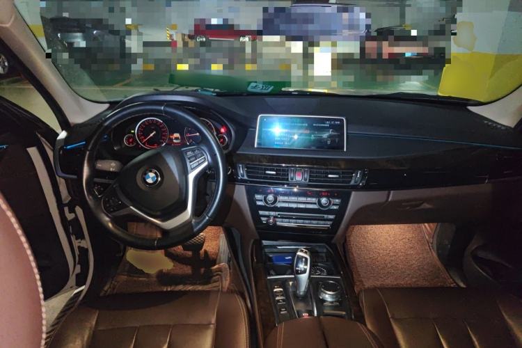Used BMW X5 2018 xDrive28i Center Console