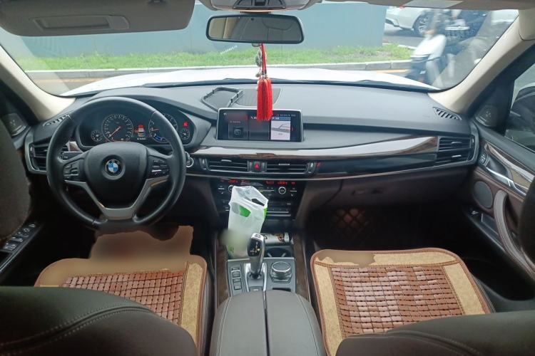 Used BMW X5 2018 xDrive28i Center Console