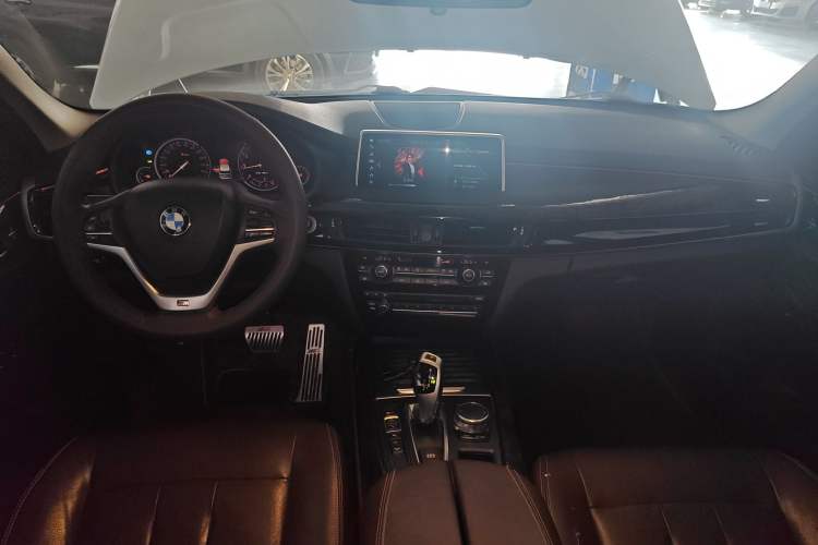 Used BMW X5 2018 xDrive28i Center Console