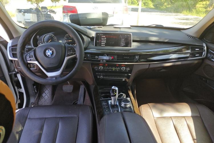 Used BMW X5 2018 xDrive28i Center Console
