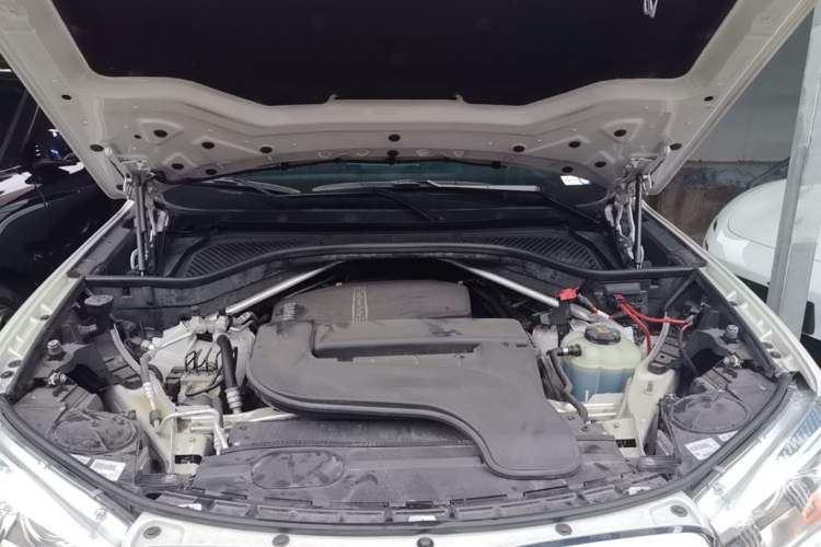 Used BMW X5 2018 xDrive28i Engine Bay