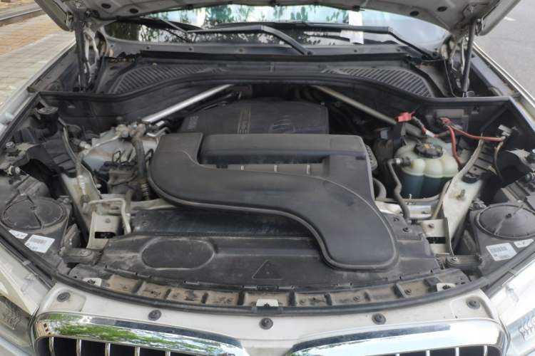 Used BMW X5 2018 xDrive28i Engine Bay