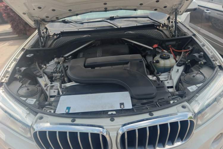 Used BMW X5 2018 xDrive28i Engine Bay