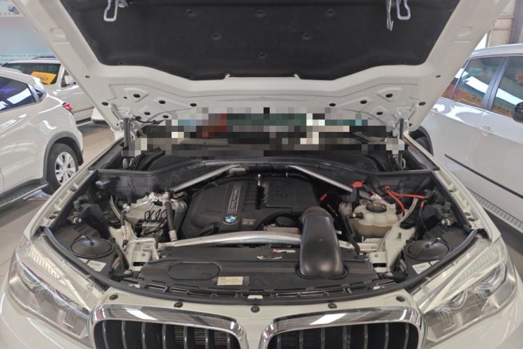 Used BMW X5  Engine Bay