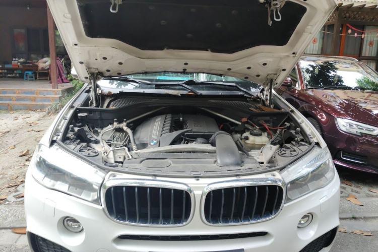Used BMW X5  Engine Bay