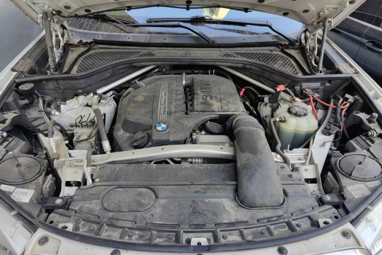 Used BMW X5  Engine Bay