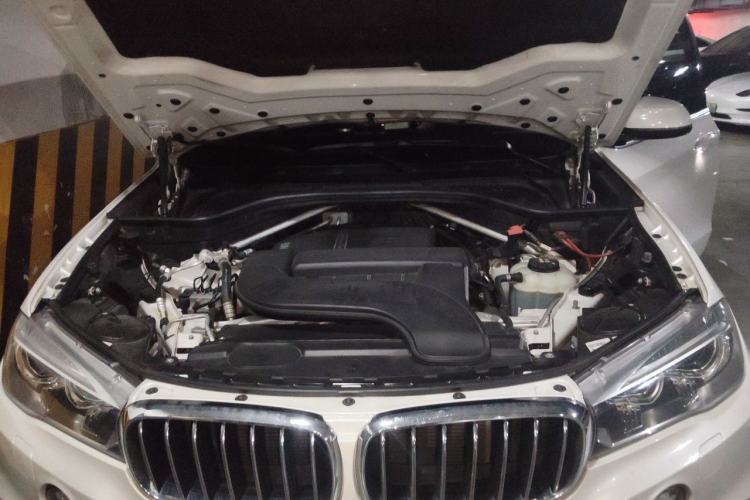 Used BMW X5 2018 xDrive28i Engine Bay