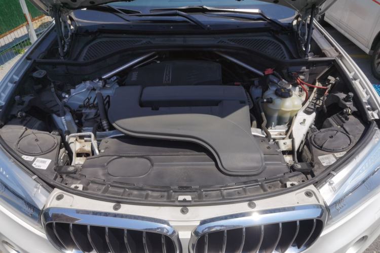Used BMW X5 2018 xDrive28i Engine Bay