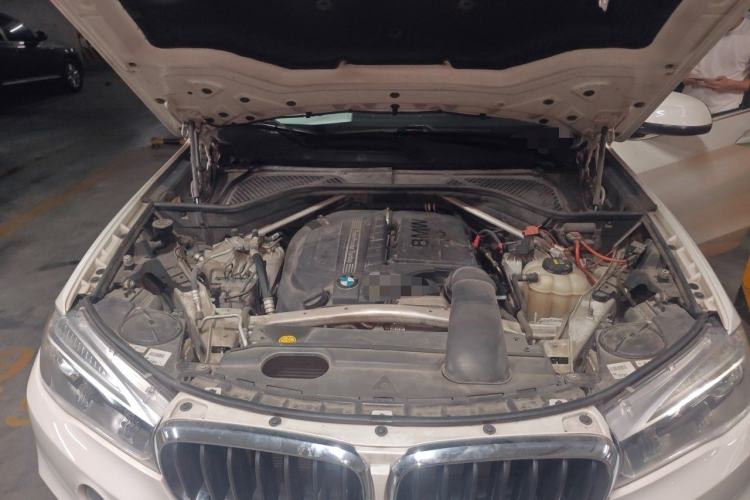 Used BMW X5  Engine Bay