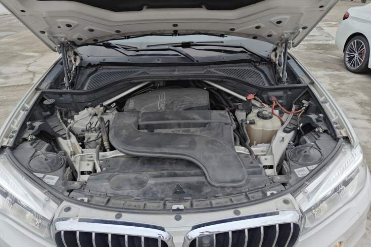 Used BMW X5 2018 xDrive28i Engine Bay