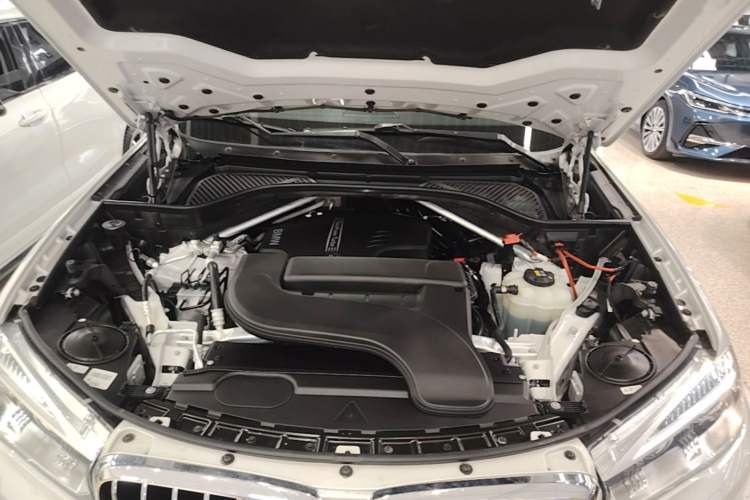 Used BMW X5 2018 xDrive28i Engine Bay