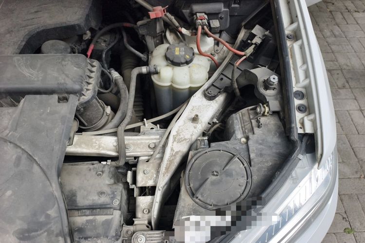 Used BMW X5 2018 xDrive28i Engine Bay Left