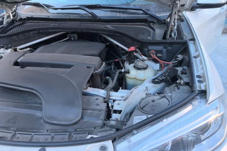 Used BMW X5 2018 xDrive28i Engine Bay Left