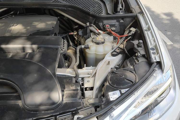 Used BMW X5 2018 xDrive28i Engine Bay Left