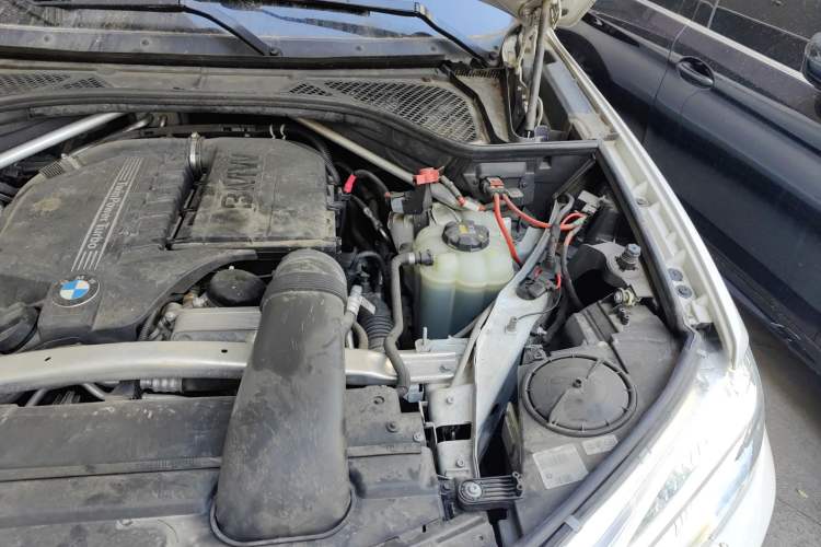 Used BMW X5  Engine Bay Left