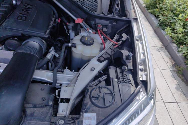 Used BMW X5 2018 xDrive35i M Sport Edition Engine Bay Left