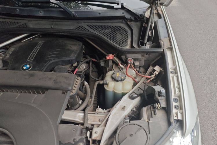 Used BMW X5 2018 xDrive28i Engine Bay Left