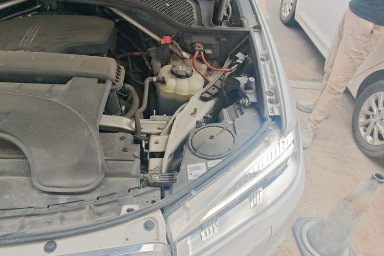 Used BMW X5 2018 xDrive28i Engine Bay Left