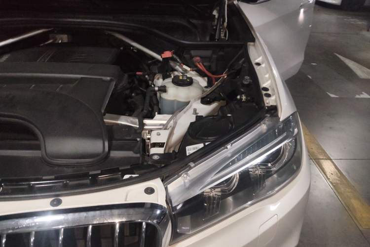 Used BMW X5 2018 xDrive28i Engine Bay Left
