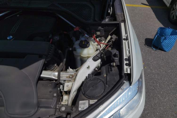 Used BMW X5 2018 xDrive28i Engine Bay Left