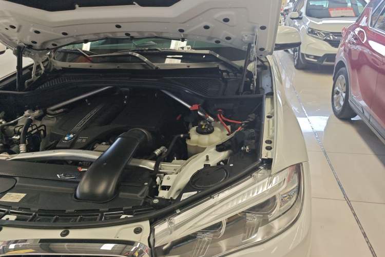 Used BMW X5  Engine Bay Left