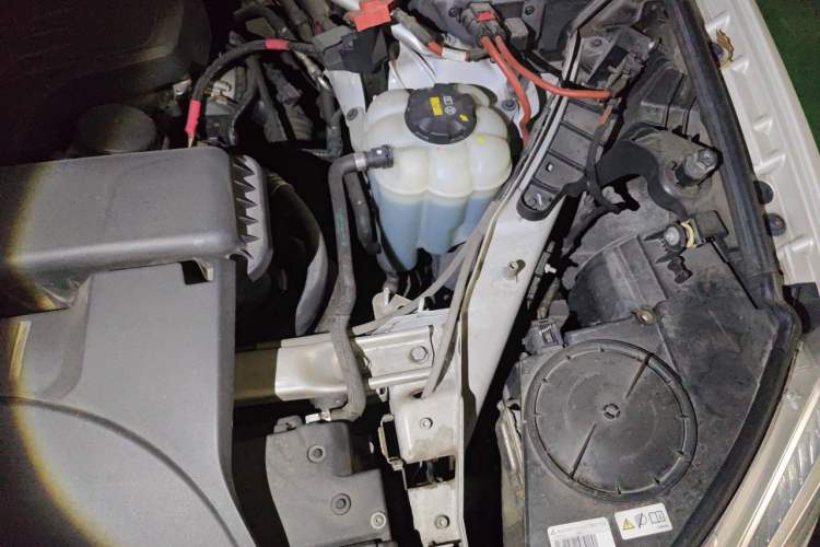 Used BMW X5 2018 xDrive28i Engine Bay Left