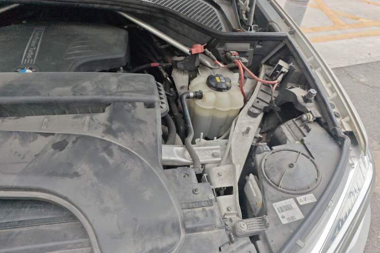 Used BMW X5 2018 xDrive28i Engine Bay Left