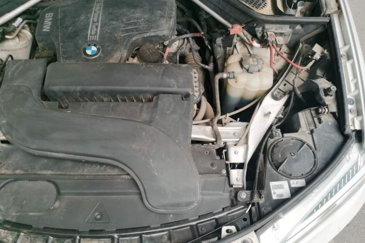 Used BMW X5 2018 xDrive28i Engine Bay Left