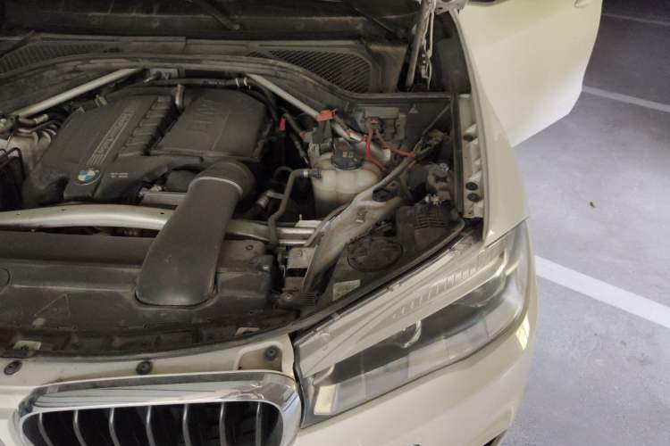 Used BMW X5 2018 xDrive35i Standard Model Small Screen Fabric Middle East Engine Bay Left