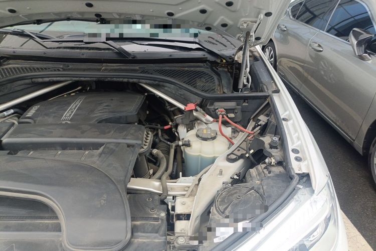 Used BMW X5 2018 xDrive28i Engine Bay Left