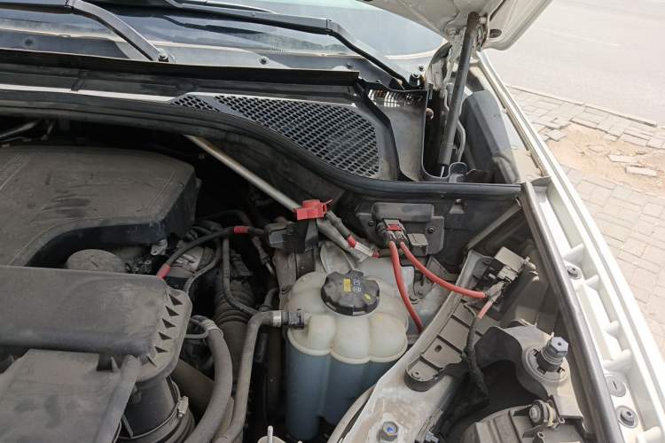 Used BMW X5 2018 xDrive28i Engine Bay Left