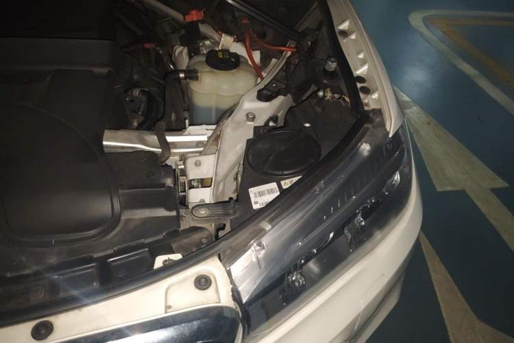 Used BMW X5 2018 xDrive28i Engine Bay Left