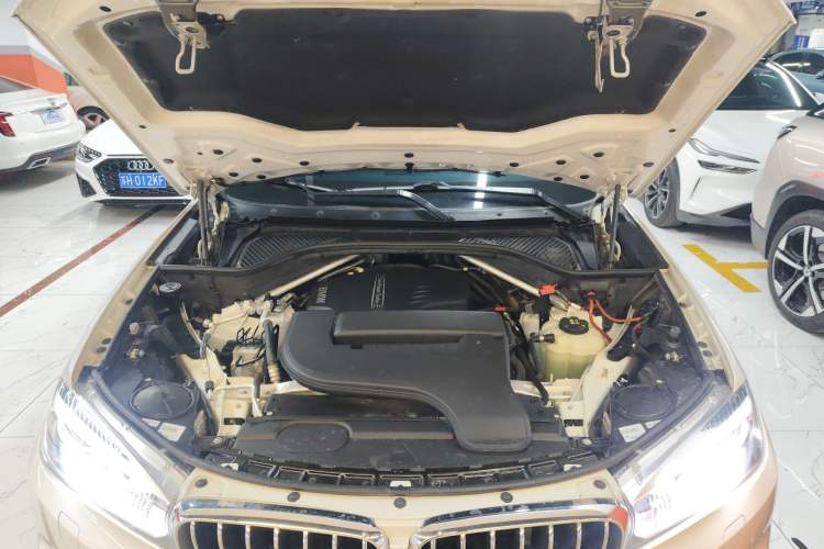 Used BMW X5 2018 xDrive28i Engine Bay