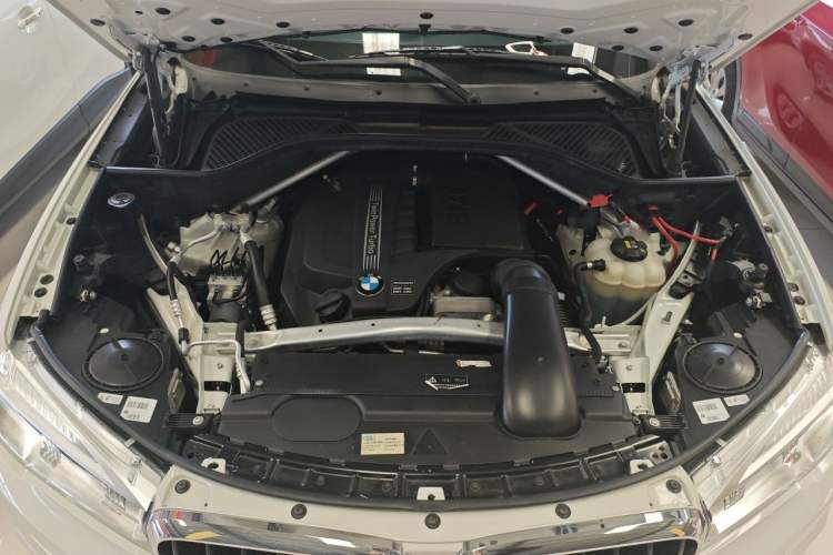 Used BMW X5  Engine Bay