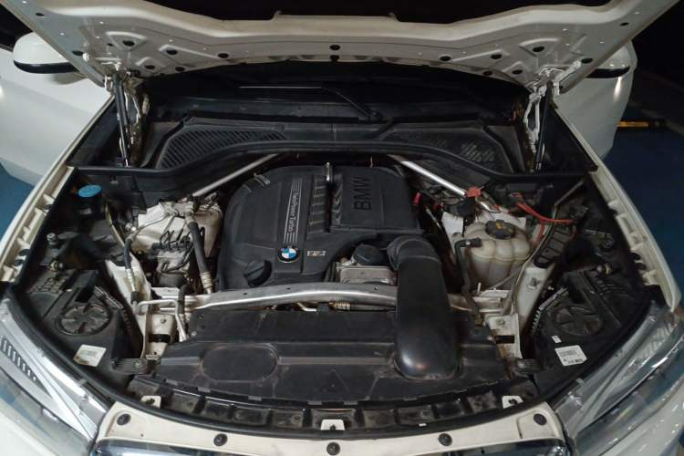 Used BMW X5  Engine Bay