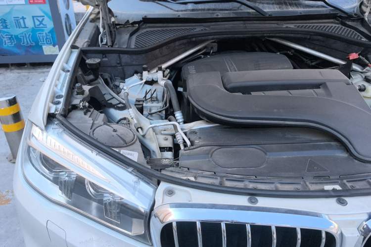 Used BMW X5 2018 xDrive28i Engine Bay Right