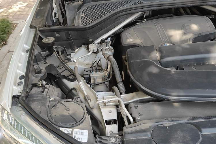 Used BMW X5 2018 xDrive28i Engine Bay Right