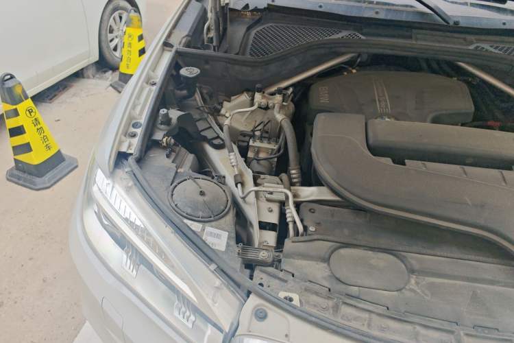 Used BMW X5 2018 xDrive28i Engine Bay Right