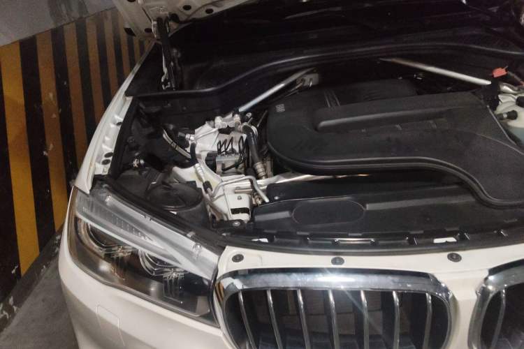 Used BMW X5 2018 xDrive28i Engine Bay Right