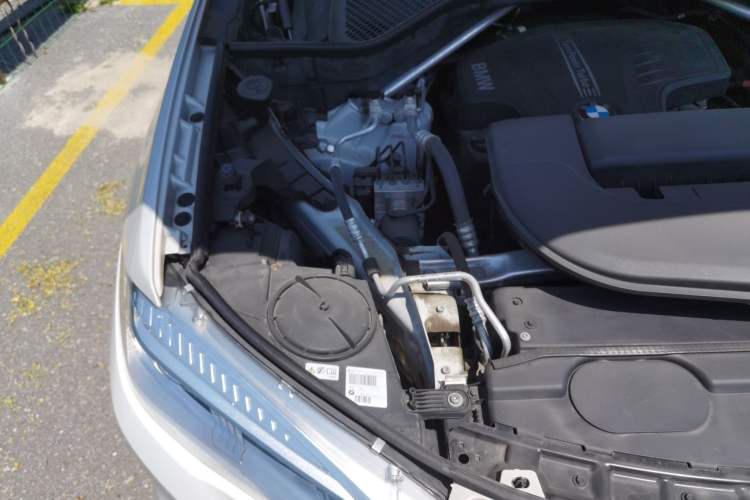 Used BMW X5 2018 xDrive28i Engine Bay Right
