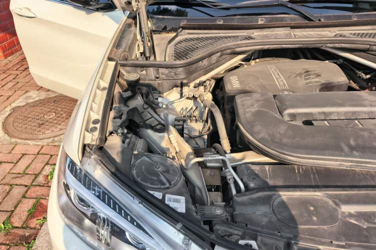 Used BMW X5 2018 xDrive28i Engine Bay Right