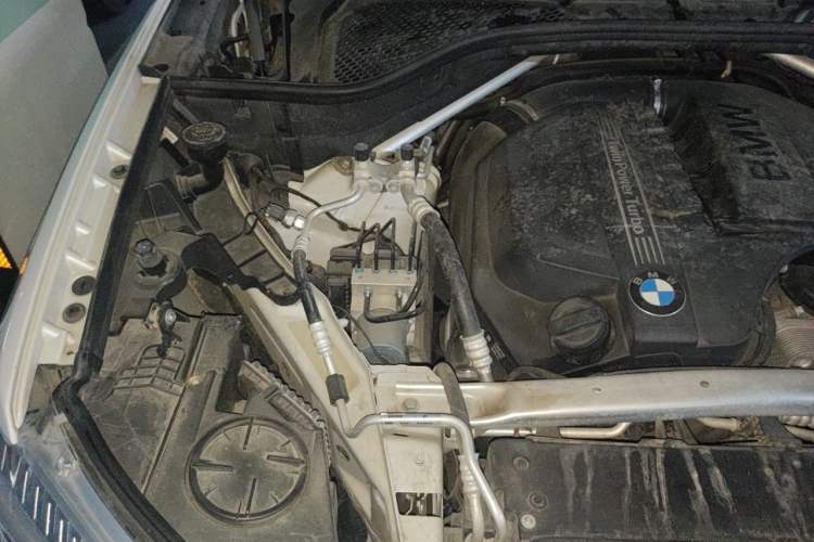 Used BMW X5 2018 xDrive35i M Sport Edition Engine Bay Right
