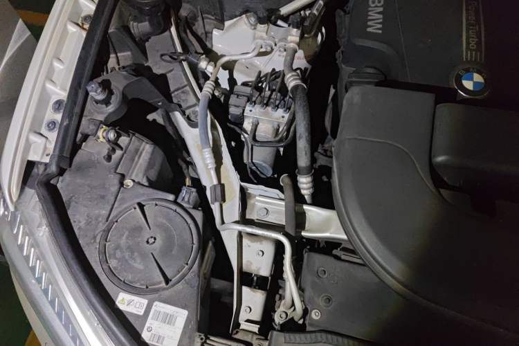 Used BMW X5 2018 xDrive28i Engine Bay Right