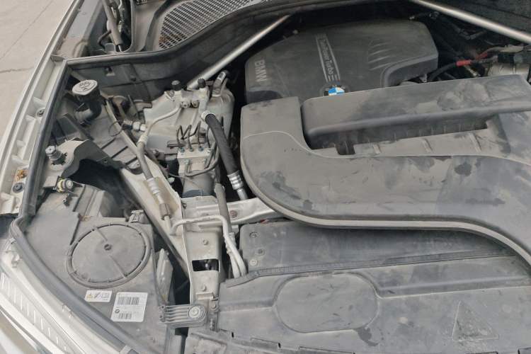 Used BMW X5 2018 xDrive28i Engine Bay Right