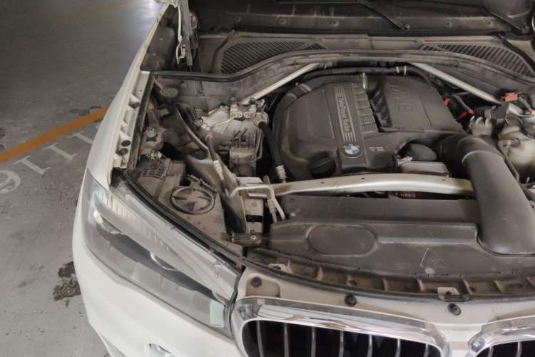 Used BMW X5 2018 xDrive35i Standard Model Small Screen Fabric Middle East Engine Bay Right