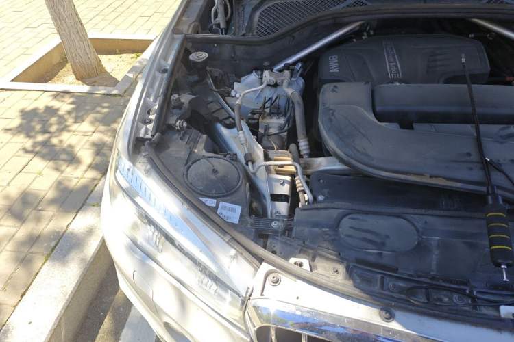 Used BMW X5 2018 xDrive28i Engine Bay Right