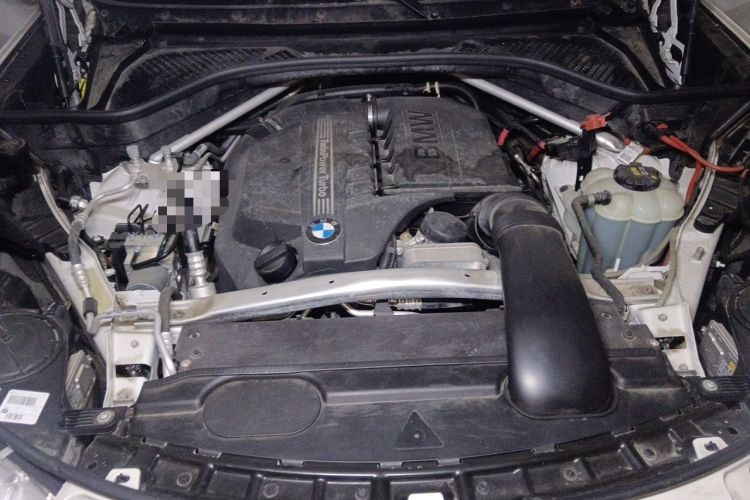Used BMW X5  Engine Bay