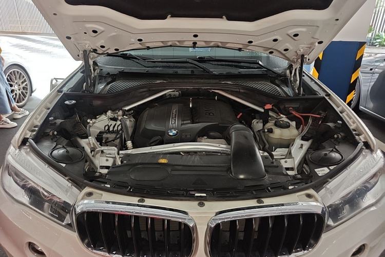 Used BMW X5  Engine Bay