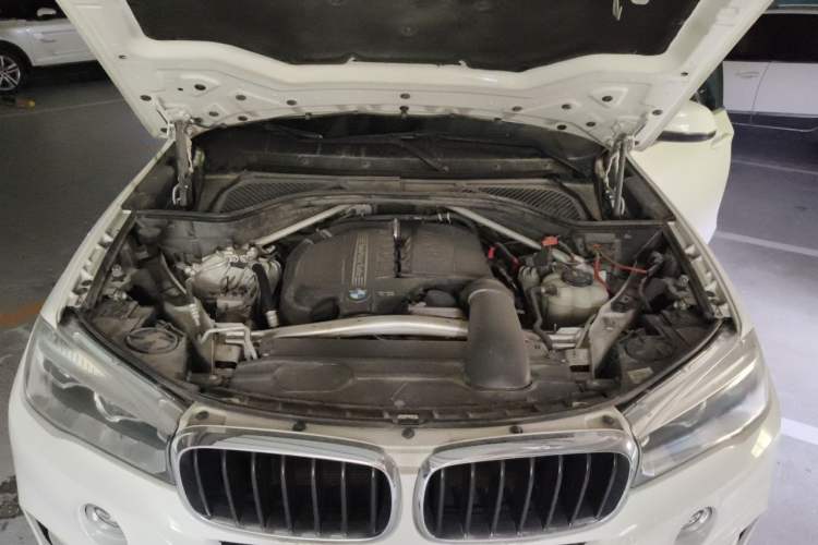 Used BMW X5 2018 xDrive35i Standard Model Small Screen Fabric Middle East Engine Bay